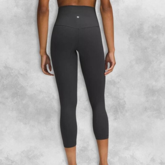 Lululemon Capri Leggings Mid-Rise Stretch Moisture Wicking Navy Blue Women's 6 - Picture 4 of 7